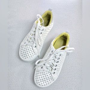 Old Navy white low top sneakers | Stars | Size 1Y